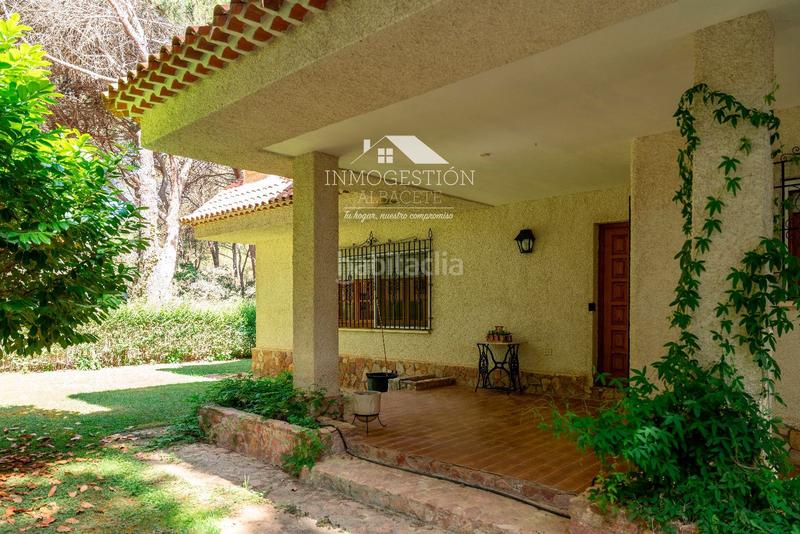 Foto 675cada8-b1d8-4002-92f6-467a1a809718. Casa chalet independiente en urbanizacion pinares del jucar en Albacete