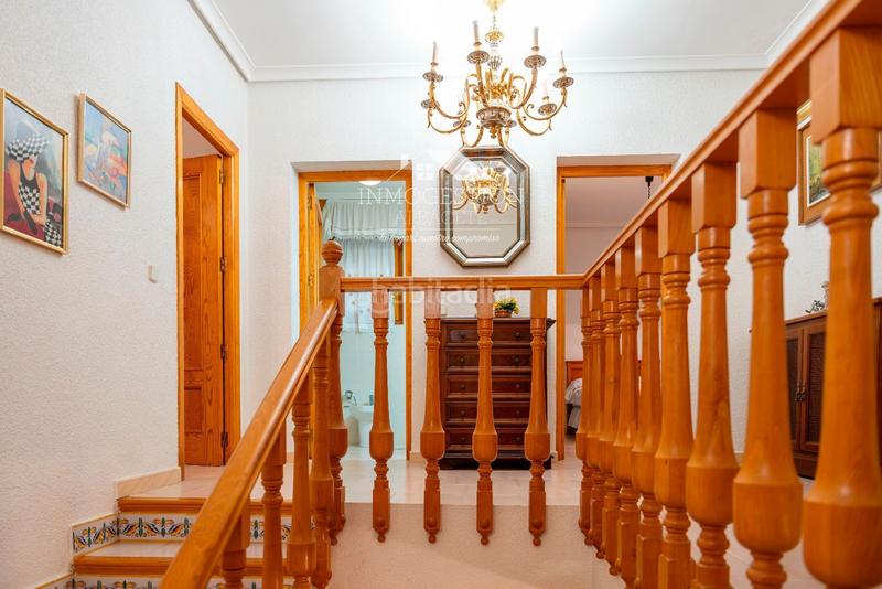 Foto f213adbf-62b9-4d7c-a27d-a3bfcb0bb280. Casa chalet independiente en urbanizacion pinares del jucar en Albacete