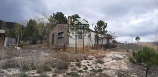 Xalet a Riópar. Terreno y casa en riopar