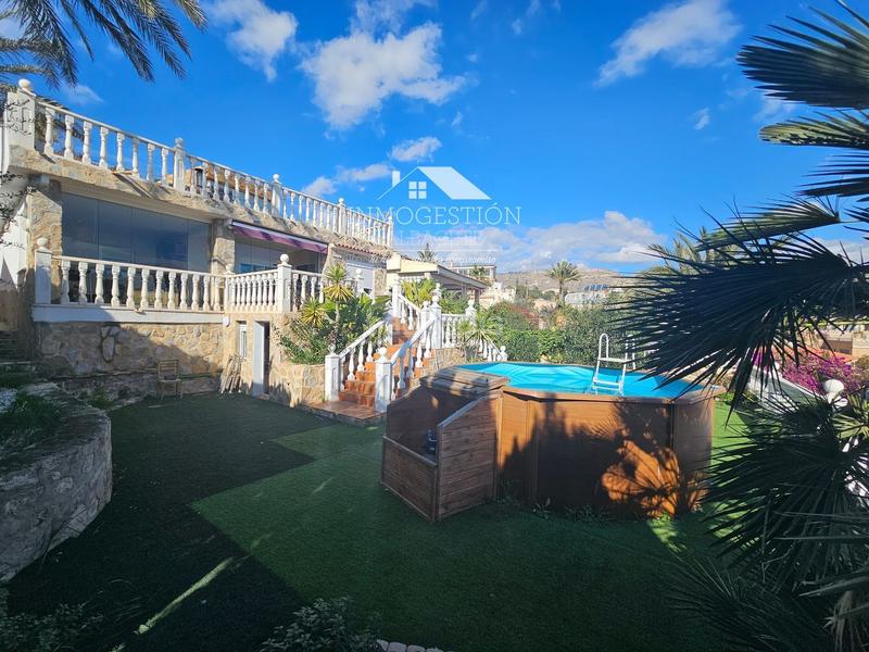Foto 29ba6ae5-8937-4c89-b31b-9c95170ff7f6. Location maison avec parking piscine dans Pueblo Español-Coveta Fumá Campello (el)