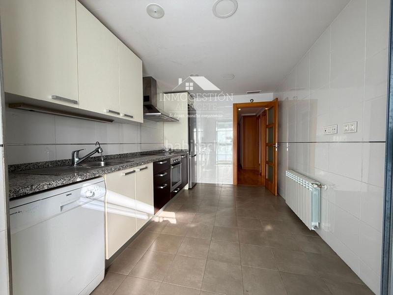 Foto 289e7ddd-9b7c-415e-a004-45494972fe35. Appartamento con riscaldamento parcheggio piscina in Albacete