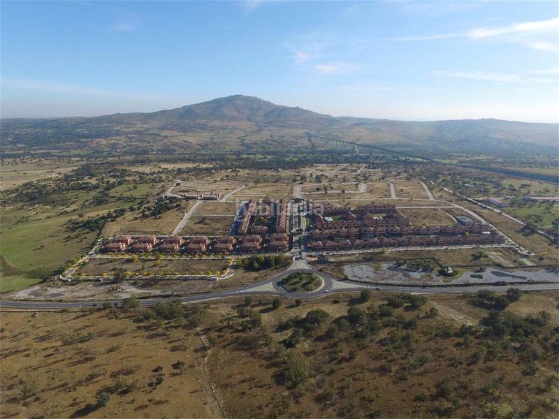 Foto 13d7cadd-5b88-4c2e-964a-70887e5a813f. Promotion Urbanización Los Pinarejos dans Miraflores de la Sierra. Logements de biens neufs