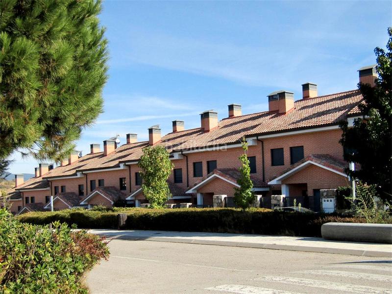 Foto 371b2040-79c1-4c43-bc51-45a2f0a1078a. Promotion Urbanización Los Pinarejos dans Miraflores de la Sierra. Logements de biens neufs