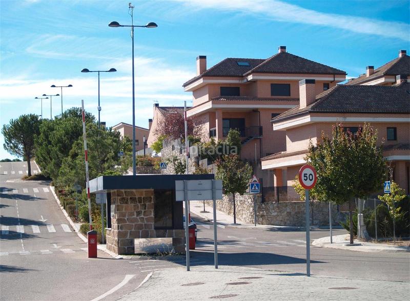 Foto 8b4bdd67-2225-43a5-acee-4a0cc5480a56. Promotion Urbanización Los Pinarejos dans Miraflores de la Sierra. Logements de biens neufs