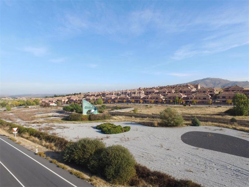 Foto d003ea56-b974-4e6b-bf40-95262d83e047. Promotion Urbanización Los Pinarejos dans Miraflores de la Sierra. Logements de biens neufs