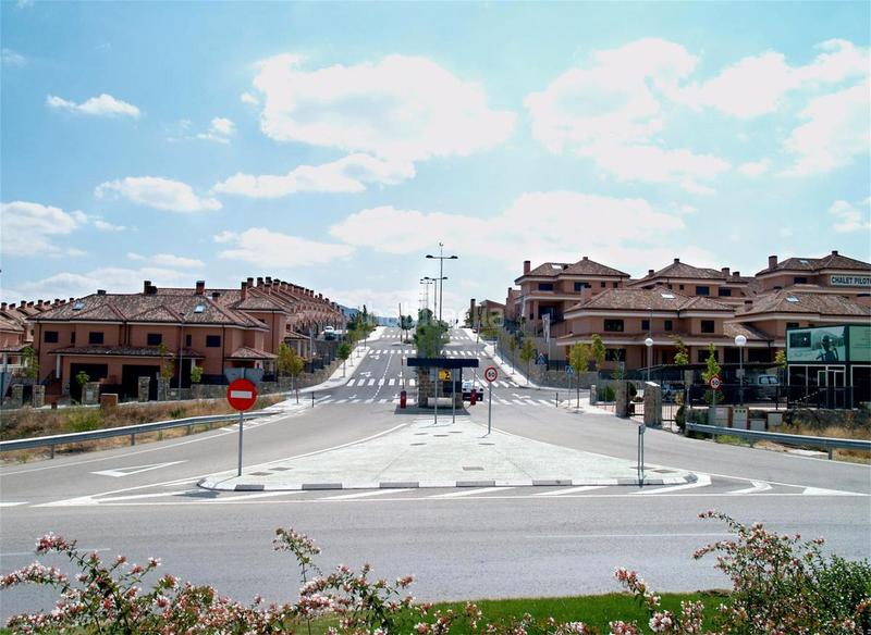 Foto d01c51c3-3122-402c-9481-73e7d504ba09. Promotion Urbanización Los Pinarejos dans Miraflores de la Sierra. Logements de biens neufs