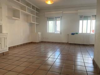 Dúplex a Centro. Piso dúplex recien  reformado, ideal para familia con niños