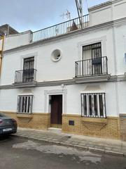 Casa in Marchena. Casa de dos plantas cerca del centro