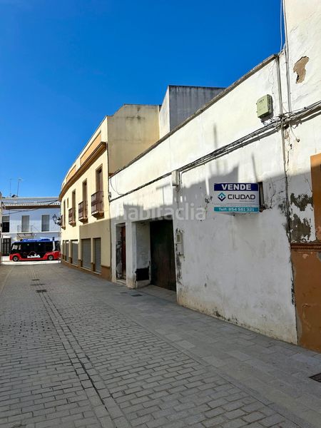 Foto e21b830a-840e-4367-9a14-0103079bc253. Aparcament cotxe a Marchena