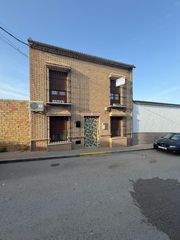 Casa  Calle cristóbal colón. Gran casa en la lantejuela