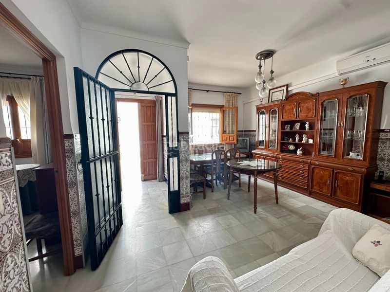Foto e4656a52-6959-48af-8fb1-fffa7f47a23a. Casa  de dos plantas en Marchena