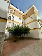 Appartamento  Calle calle florentino bartolomé zorrilla. Piso de tres habitaciones