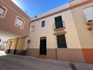 Casa  Calle luna. Espectacular vivienda en barrio la guita