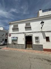 House  Calle almería. Casa de dos plantas en barriada andalucía