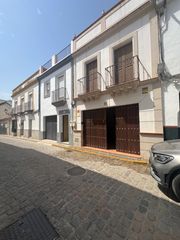 Casa a Marchena. Vivienda con cochera en barrio la guitasan miguel.