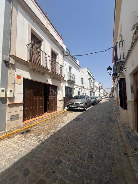 Foto c798ce9f-b27f-456c-99db-e8efe81325bd. Casa amb aparcament a Marchena