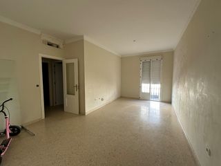 Pis  Calle hermanas de la caridad. Piso en primera planta en barrio la guita