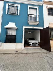 Casa a Marchena. Casa en barrio la guita con piscina