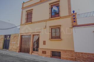 Maison à Mairena del Alcor. Casa en venta en el retiro, en mairena del alcor.