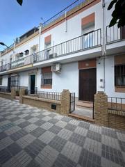 Casa en Marchena. Casa en barrio la guita