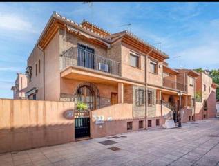 Rent Towny house in La Cruz. Chalet en alquiler en barrio san francisco
