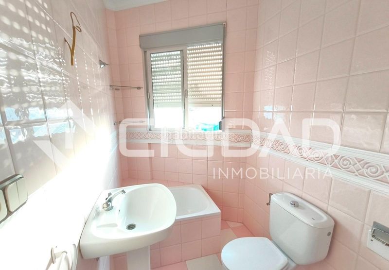 Foto f83ea1b2-373e-4588-9d28-1214b9c6a218. Pis a Cabezas de San Juan (Las)