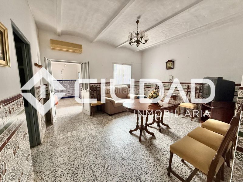 Foto f446b817-2283-413f-9f81-634b6530c0d7. Casa amb aparcament a Cuervo de Sevilla (El)