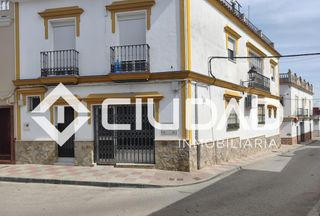 Locale commerciale in Cabezas de San Juan (Las). Local comercial en esquina  avda. miguel hernández