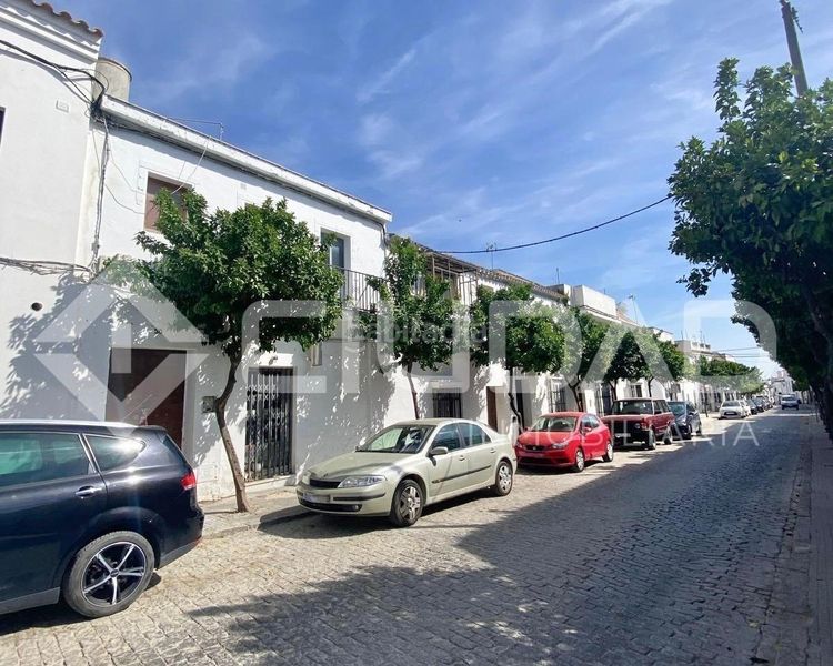 Foto 4ac352ad-022b-4e35-a7af-7bc3961a2f5e. Casa en calle de sevilla 50 en Lebrija