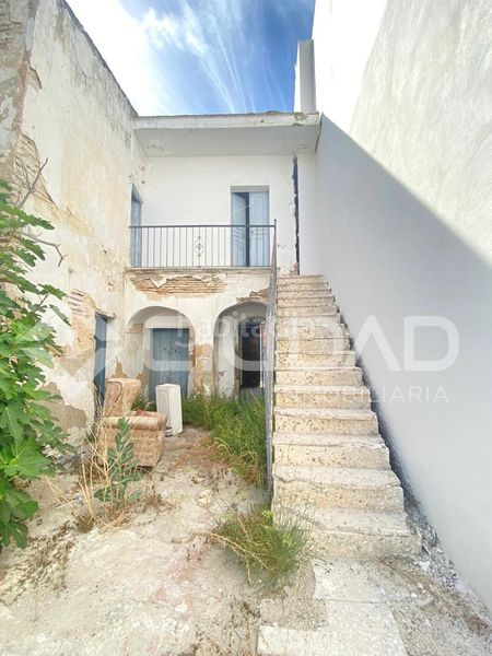 Foto 6aa3adbc-3b9d-4c2a-a0cd-35e23c4ced2d. Casa en calle de sevilla 50 en Lebrija