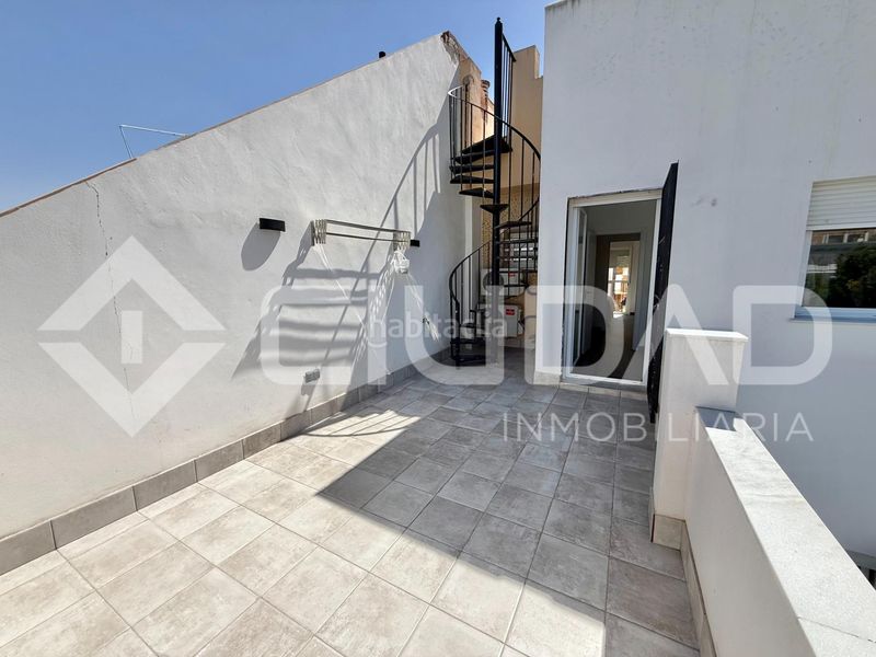 Foto 64080966-9c13-4fee-8f15-0c6314bb55e4. Casa adossada a Lebrija