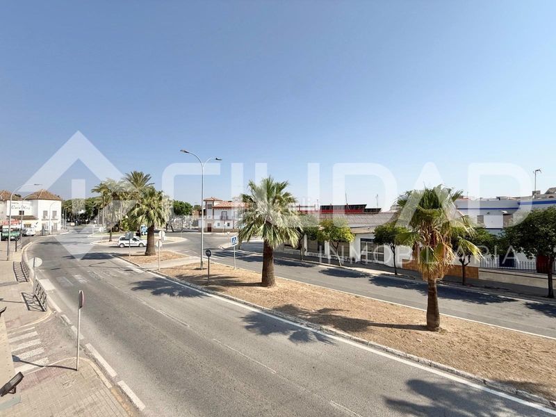 Foto af2eaa15-6c31-4870-919c-e50f47f54062. Nau industrial a Lebrija