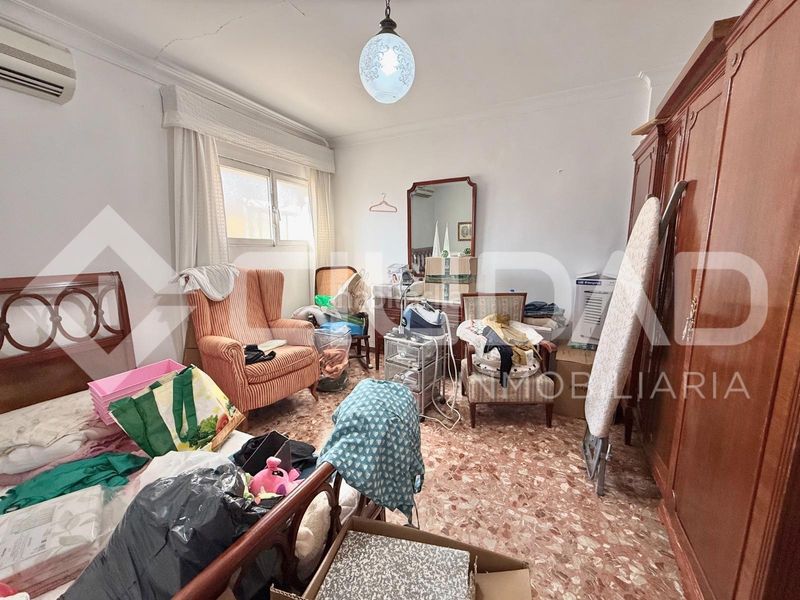 Foto 2ea2c178-ee3f-4e34-83eb-c34fae6070a9. Casa amb aparcament a Lebrija