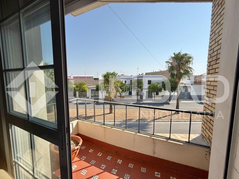 Foto 3b6b4194-4bc4-4947-9828-9ac35751f416. Casa amb aparcament a Lebrija