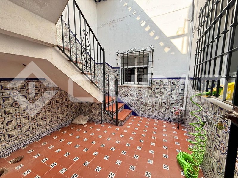 Foto aa93aacd-fd11-4e6a-90b9-210a50d3d575. Casa amb aparcament a Lebrija