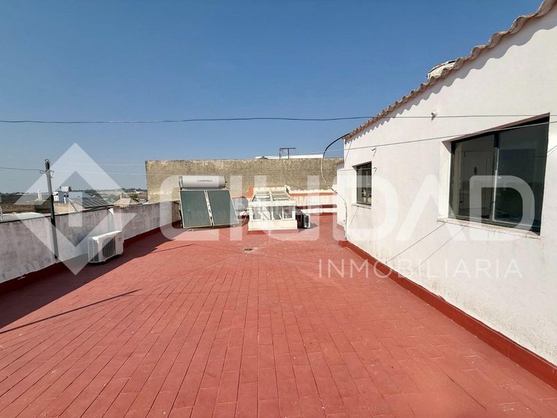 Foto dbf6aa5e-bb84-4b1e-bb47-2fbdfba3a0f2. Casa amb aparcament a Lebrija