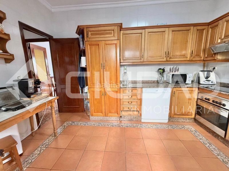 Foto e867577d-ece9-49da-9651-8ad1540df8a1. Casa amb aparcament a Lebrija
