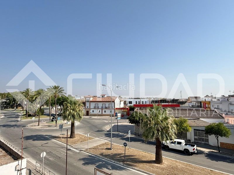 Foto fbfcc251-e5ca-466d-9999-f7dd2e07c000. Casa amb aparcament a Lebrija