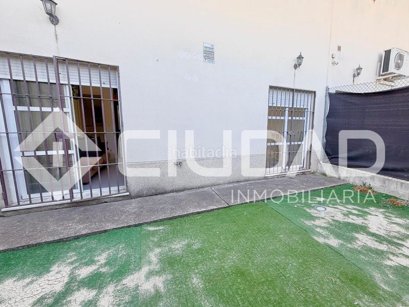 Foto 95673af3-dd86-4799-82f5-16e0a6b38b5e. Casa adossada amb aparcament a Lebrija