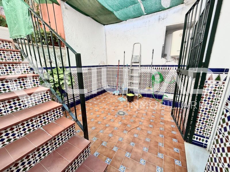Foto aec98fbc-7541-4ed9-8091-446264bd9bf8. Casa amb aparcament a Cabezas de San Juan (Las)