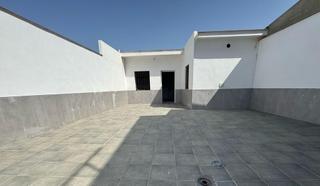 Casa a Cabezas de San Juan (Las). Casa en planta baja cerca de calle ancha