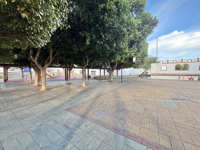 Foto 10dbc1ee-b50e-436b-8bad-2287a2ed402e. Casa en venta casa en esquina zona parque de la oña, cádiz en Trebujena