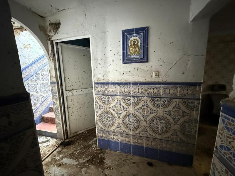 Foto 16c1b882-4aa3-4ebf-bef0-0cb793693490. Casa en venta casa en esquina zona parque de la oña, cádiz en Trebujena