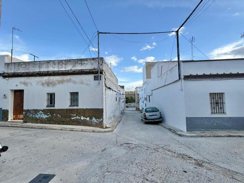 Foto 27228468-17f0-4afc-9661-fec9073d20ba. Casa en venta casa en esquina zona parque de la oña, cádiz en Trebujena