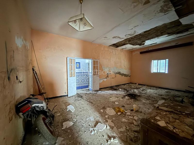 Foto 9762d639-bb98-4f0d-a88c-c9a151976a6b. Casa en venta casa en esquina zona parque de la oña, cádiz en Trebujena