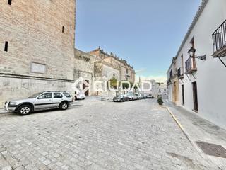 Casa en Lebrija. Casa con salida a 2 calles  oportunidad de inversión en el centr