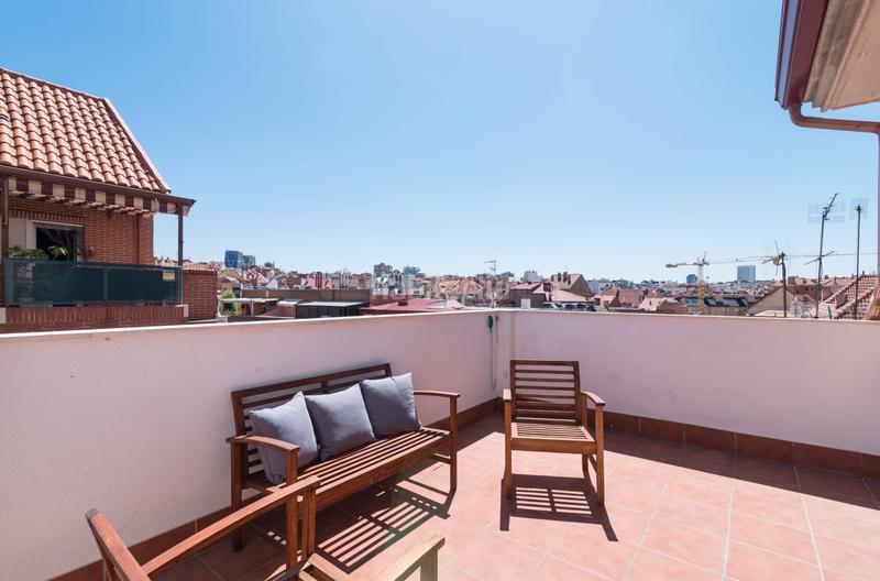 Foto dafb5a3a-debf-4915-96a0-016f3253743d. Location attique avec parking dans Valdeacederas Madrid