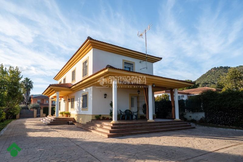 Foto b40d9d55-cb05-4766-9f38-6db04ed3163e. Casa amb aparcament a El Higuerón Córdoba