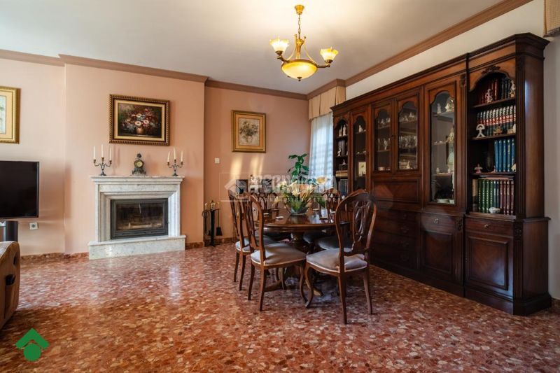 Foto c84cdccf-ee63-4d38-a68d-9025596ce085. Casa amb aparcament a El Higuerón Córdoba