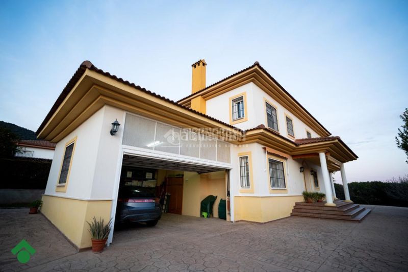 Foto d9bd3ebf-568b-4f3d-a46d-7626afd03543. Casa amb aparcament a El Higuerón Córdoba